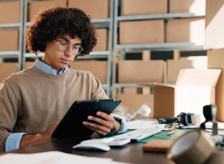 Metody zarządzania zapasami: FIFO, LIFO, FEFO, HIFO i ich zastosowanie w firmie