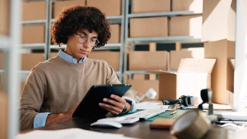 Metody zarządzania zapasami: FIFO, LIFO, FEFO, HIFO i ich zastosowanie w firmie